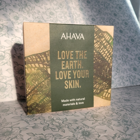 NIB AHAVA Mineral Body Lotion, Shower Gel, And Hand Cream Boxed Set - Picture 3 of 5